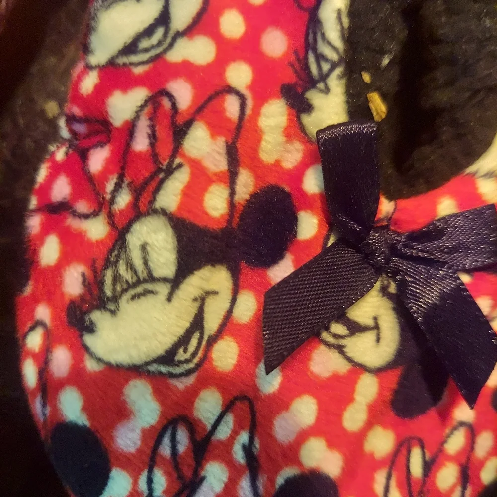 🎁 = 10/$25. NWOT Minnie Mouse slippers